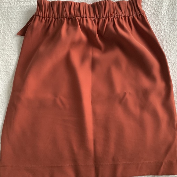 Moving  Sale -Lululemon skirt New w/o tags. colour is brown/rust - Picture 2 of 3